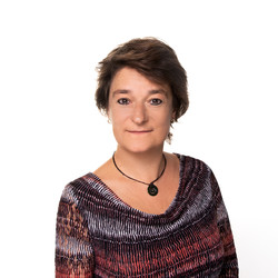 Dr. Annette Christine Hurst